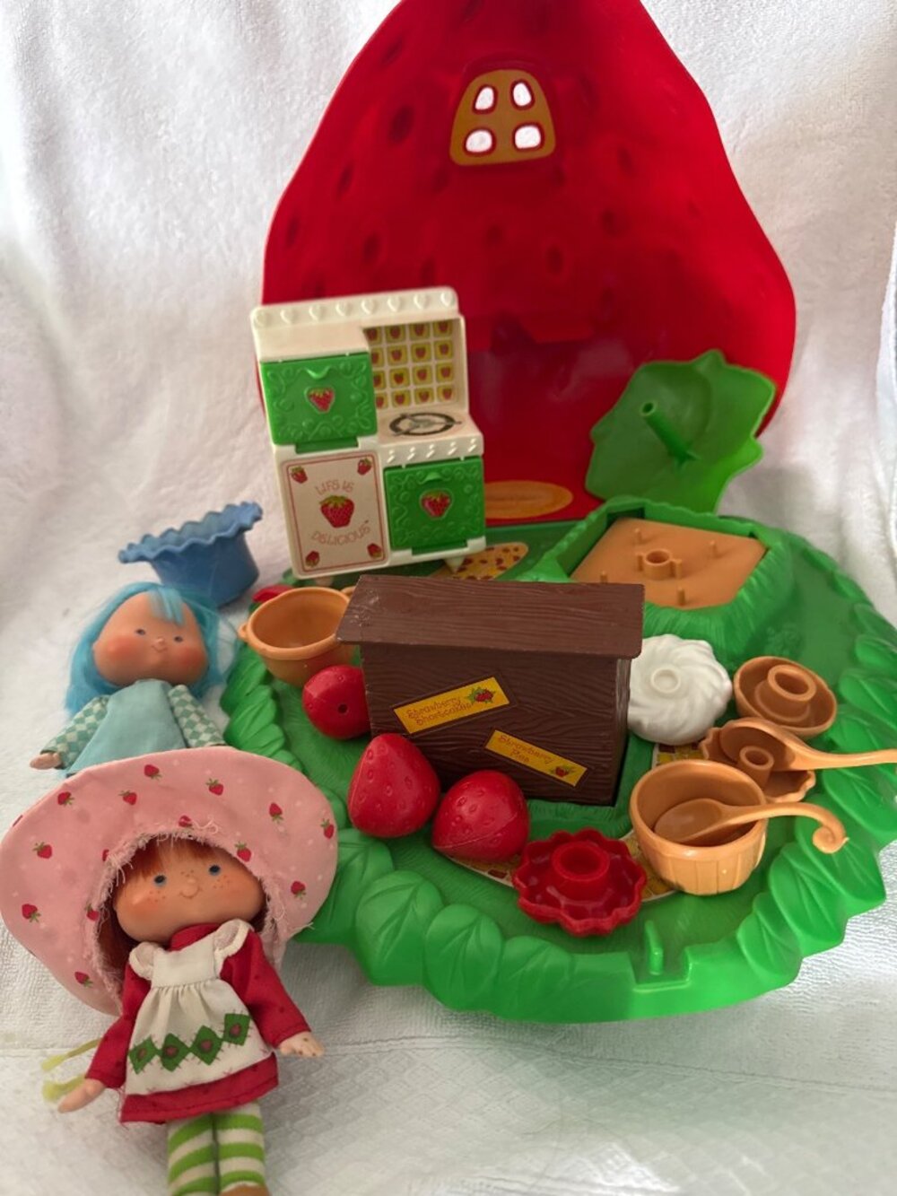 1980 Strawberry Shortcake Berry Bake Shoppe Playset 2 Dolls & Accessories
